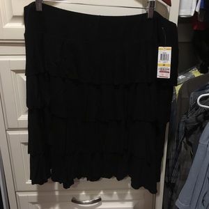 NWT Macy’s INC plus size black  skirt size 3X